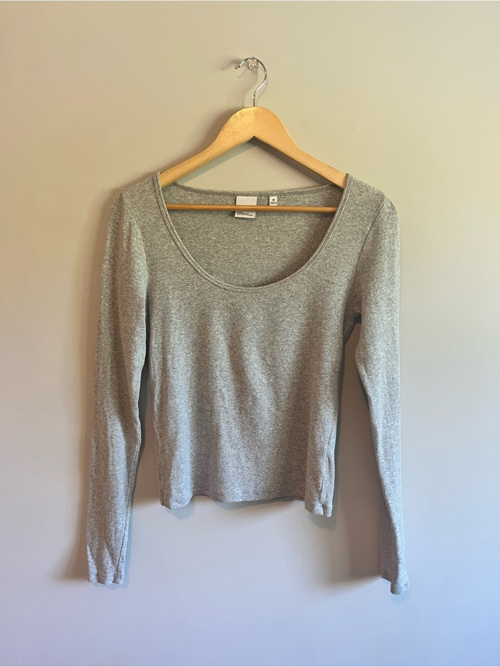 Aritzia TNA Homestretch Long Sleeve Scoop Neck Gray Size Medium Like New